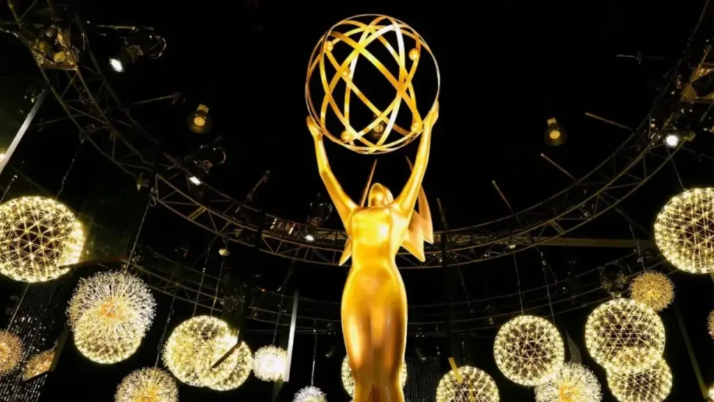 Indicações ao Emmy 2026 serão divulgadas hoje às 12h30; confira cinco séries cotadas